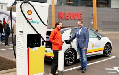 Schnell beim Einkauf Strom laden mit Shell und REWE