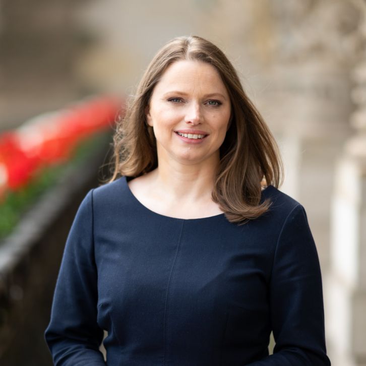 Dr. Melanie Leonhard