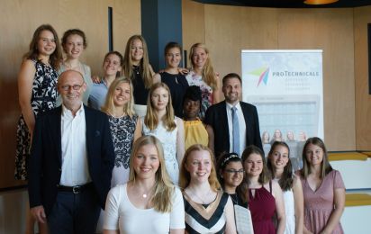 Absolventinnen feiern erfolgreichen Abschluss beim MINT Qualifizierungsprogramm proTechnicale