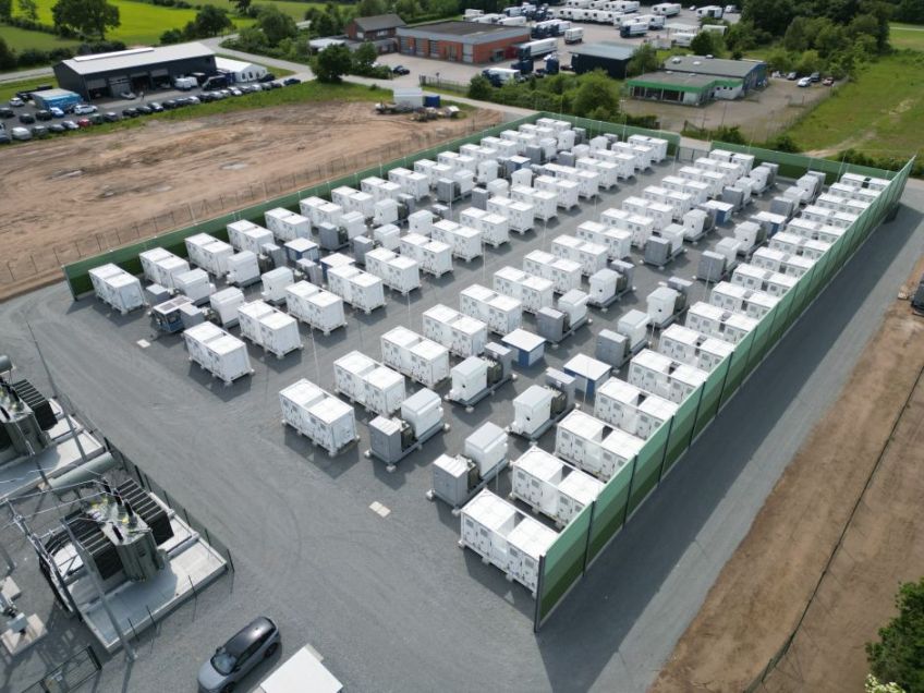 Antwort auf Speicherboom: ECO STOR und SH Netz zeigen wie Batteriespeicher schneller und ohne Stromnetzausbau angeschlossen werden können