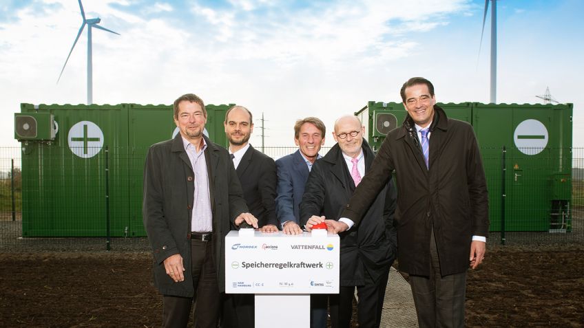 Senator Westhagemann dedicates storage control power plant at Curslack wind farm