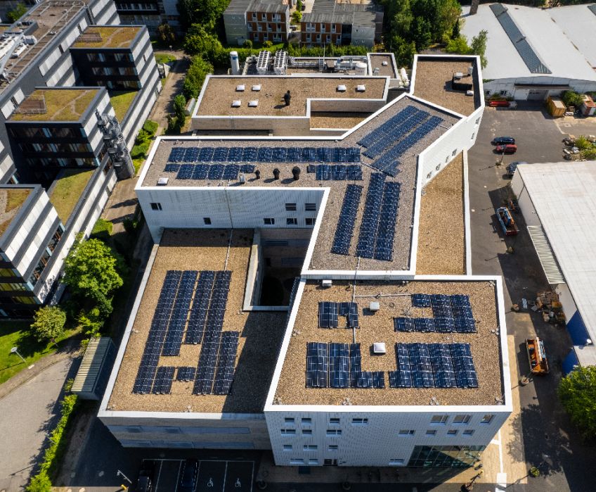 Berenberg stellt ENVIRIA eine Unitranche-Finanzierung für den Bau der größten deutschen Pipeline für Aufdach-Solaranlagen bereit