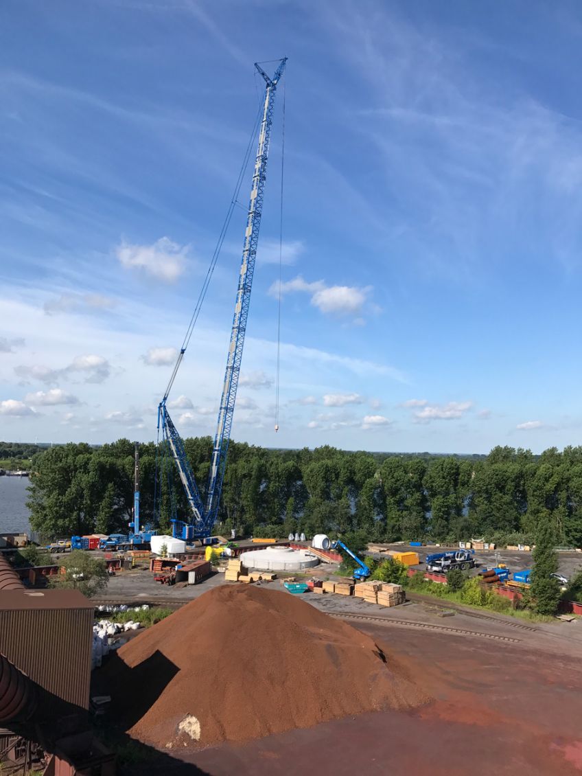 Aufbau der Windenergie-Anlage im Hamburger Hafen bei ArcelorMittal