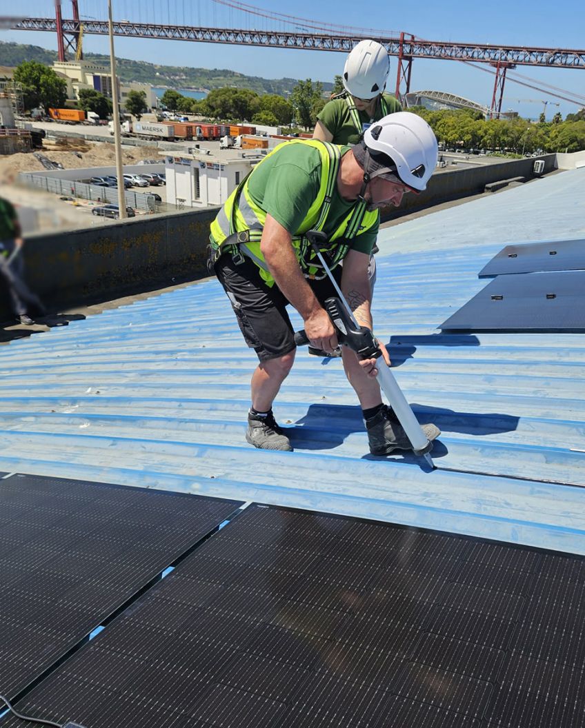 SunOyster Systems (SOS) liefert innovative Solarlösung zum Kleben an portugiesischen Energieriesen Galp Energia