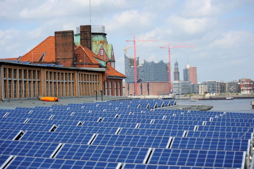 Neuer Leitfaden für Photovoltaikanlagen auf Gewerbeflächen im Bestand vorgestellt