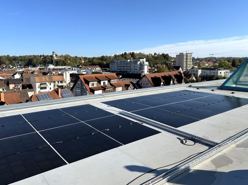 SunOyster Systems (SOS) aus Halstenbek bei Hamburg bietet innovative Lösung für traglastbeschränkte Dächer