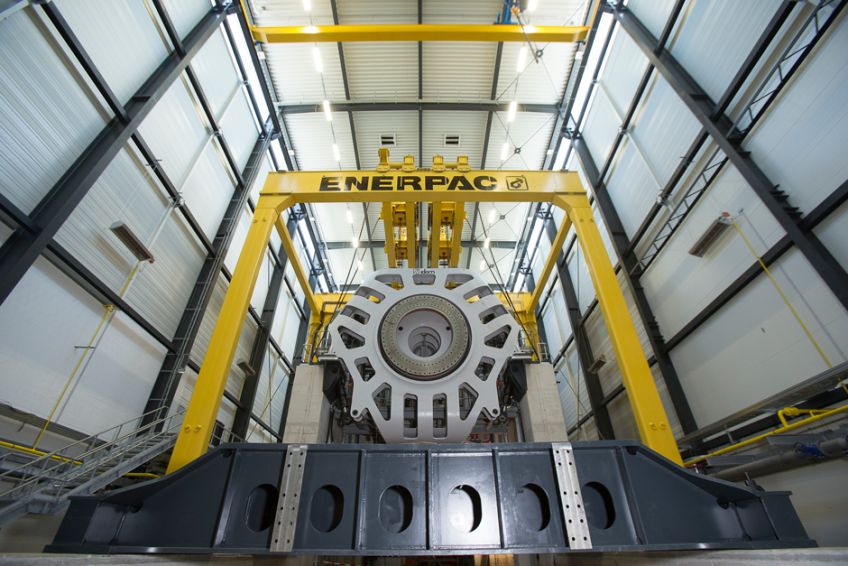 Gondelprüfung für 8 MW-Offshore-Windturbine besiegelt